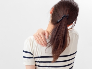 肩が凝ったら、凝っている所ばかりほぐしていませんか？